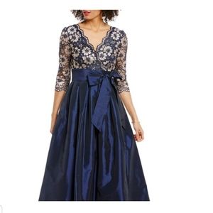 Stunning navy and gold Jessica Howard gown. Size 18w never worn.